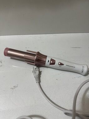 Kiss Instawave 101 Auto Curler in White and Rose Gold